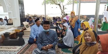 Penyuluh Lestarikan Ziarah Kubur Jelang Bulan Suci Ramadhan
