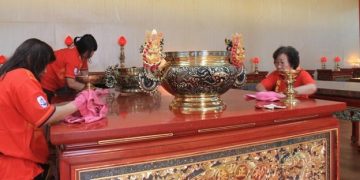 Jelang Imlek, Umat Bersih-bersih Rupang