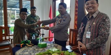 Potong Tumpeng,  Tandai Layanan Di Gedung Baru KUA Magelang Utara