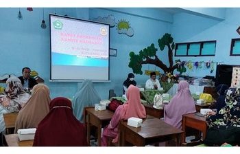 Ketua Dewan Pendidikan Kota Magelang Berikan Pembinaan Di MI Al Iman