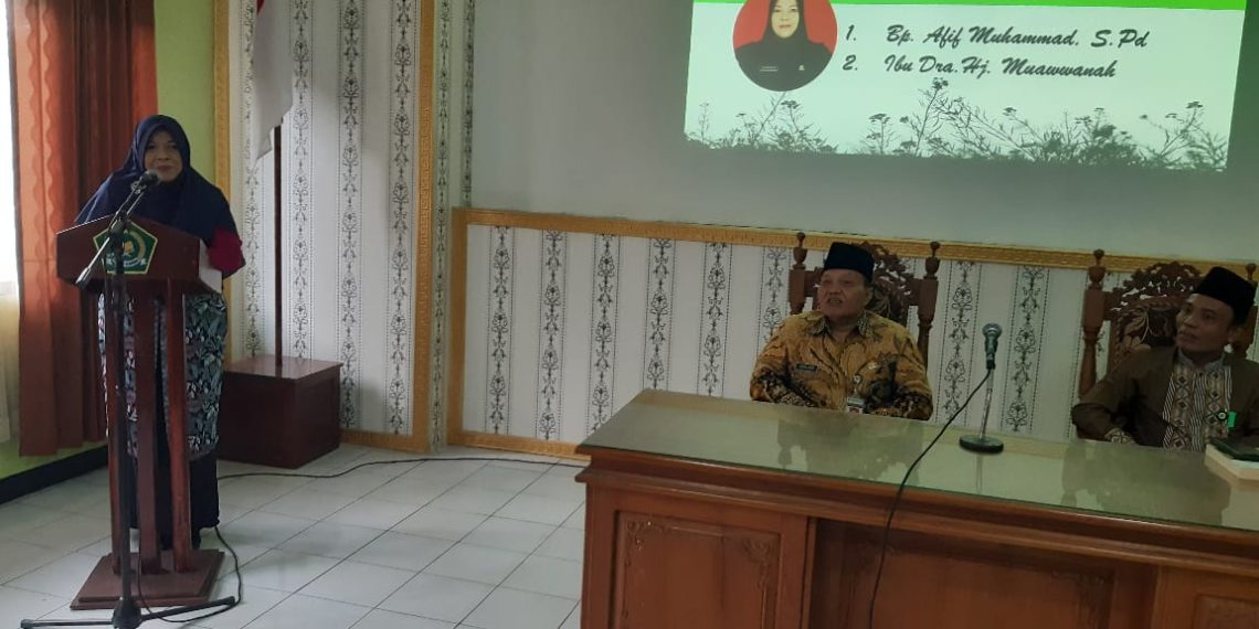 MI Al Iman Gelar Seminar Parenting Bertajuk “Membina Hidup Bahagia dengan Al-Qur’an”