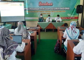 Kepala Kankemenag Dampingi Walikota Magelang Serahkan Surat Keputusan UPZ Masjid 