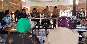 Kasi Bimas Islam Pimpin Sesi Diskusi Di Acara Supervisi Dan Evaluasi Kelembagaan KUA