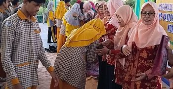 Bertepatan 10 Muharram, Ketua DWP Kemenag Kota Magelang Tasyarufkan Santunan Anak Yatim