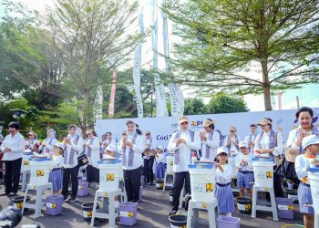 Siswa Madrasah Bermain MB Junior bersama Iriana Jokowi dan OASE KIM